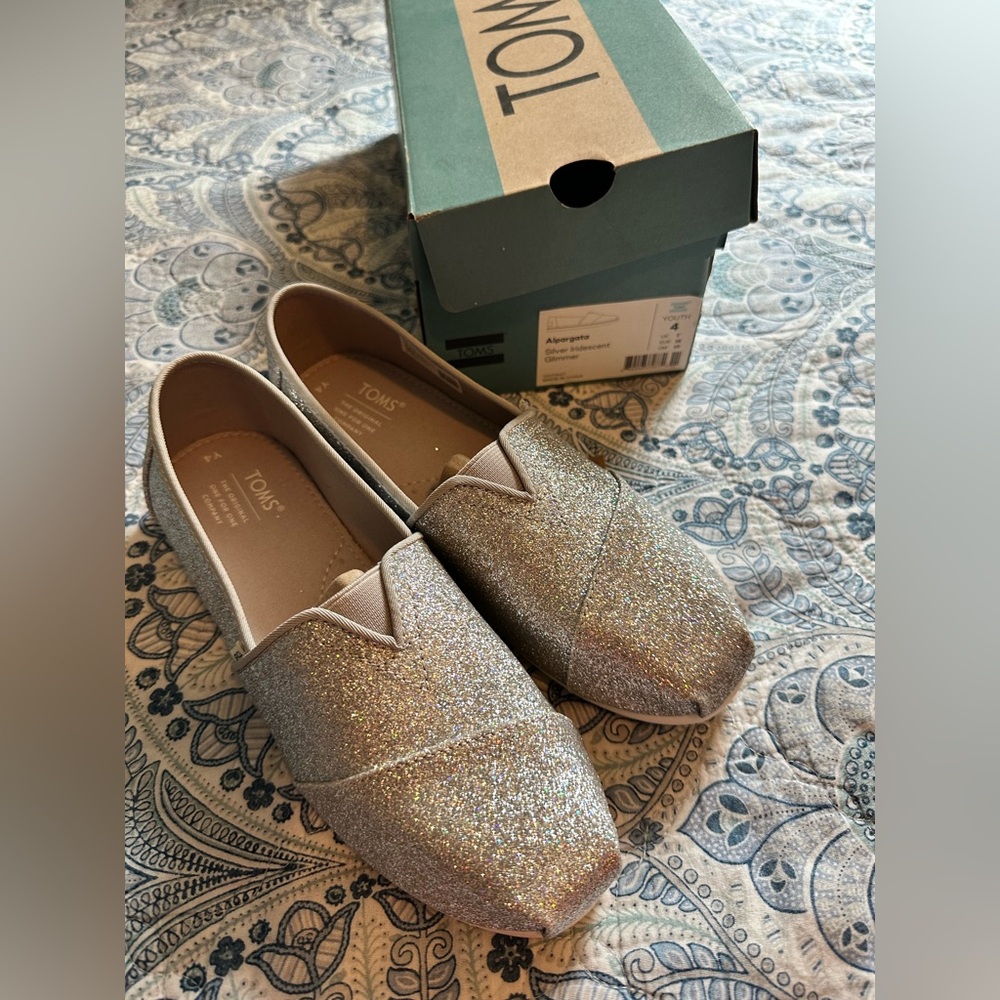 NIB TOMS Shimmer Silver Slip-Ons Alpargata Kids Shoe